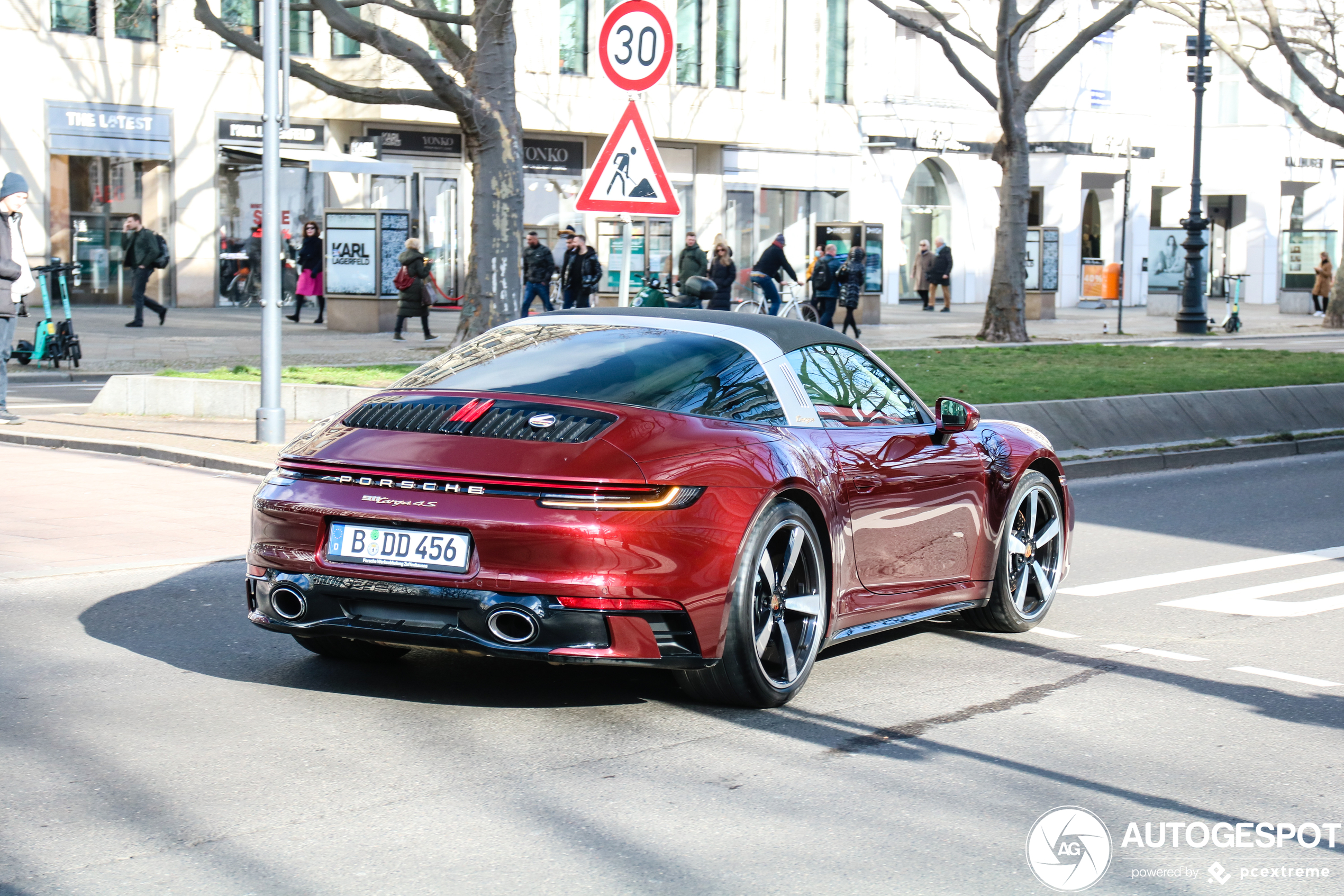 Porsche 992 Targa 4S Heritage Design Edition