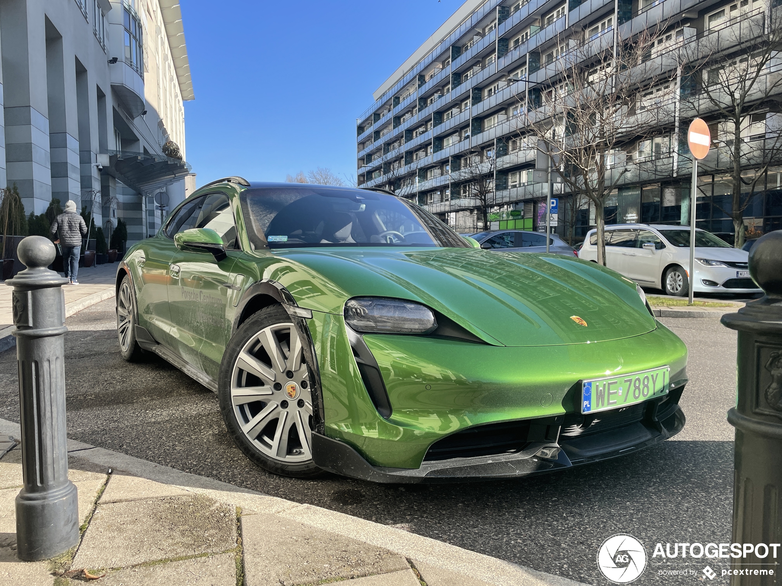 Porsche Taycan Turbo S Cross Turismo