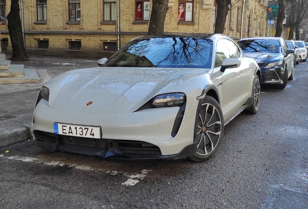 Porsche Taycan Turbo S Cross Turismo