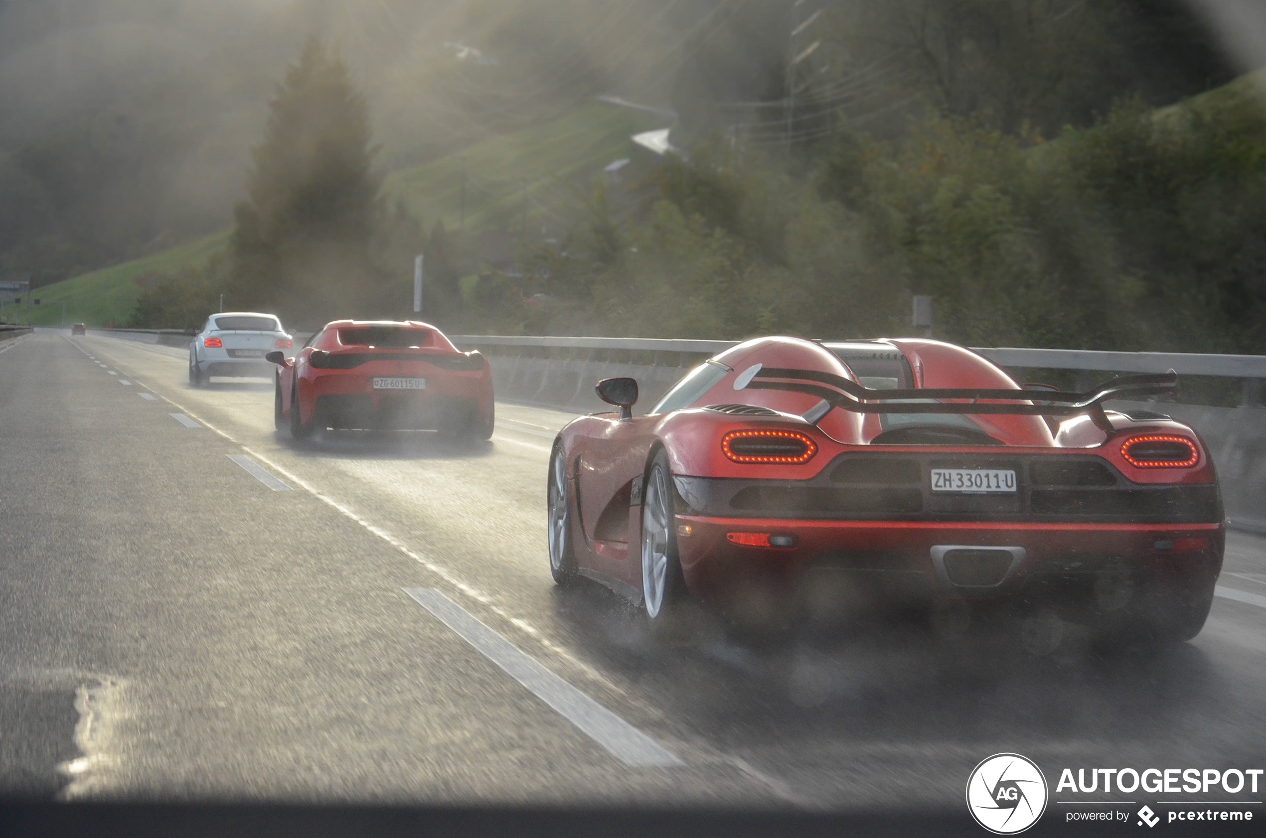 Koenigsegg Agera R doet het rustig aan op snelweg