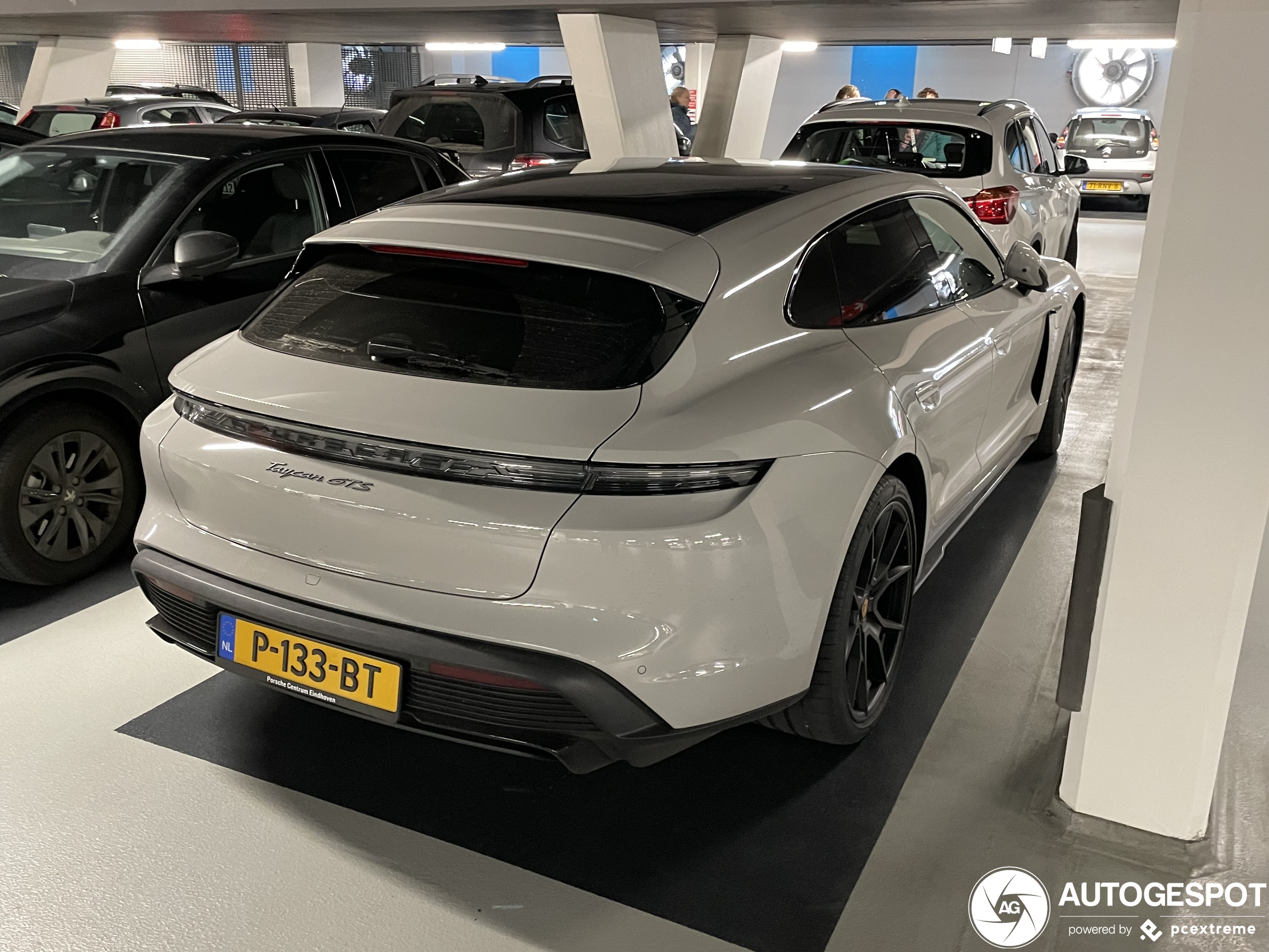 Nederlands primeur: Taycan GTS Sport Turismo