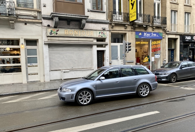 Audi RS4 Avant B5