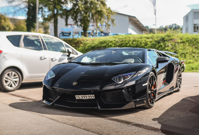 Lamborghini Aventador LP700-4 Roadster