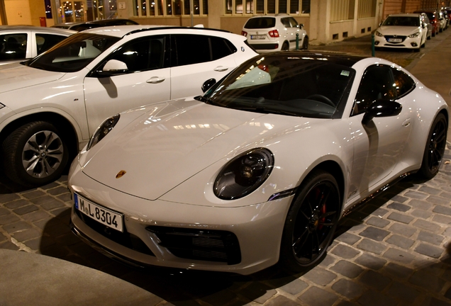 Porsche 992 Carrera 4 GTS