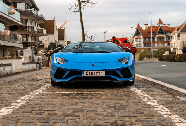 Lamborghini Aventador S LP740-4 Roadster