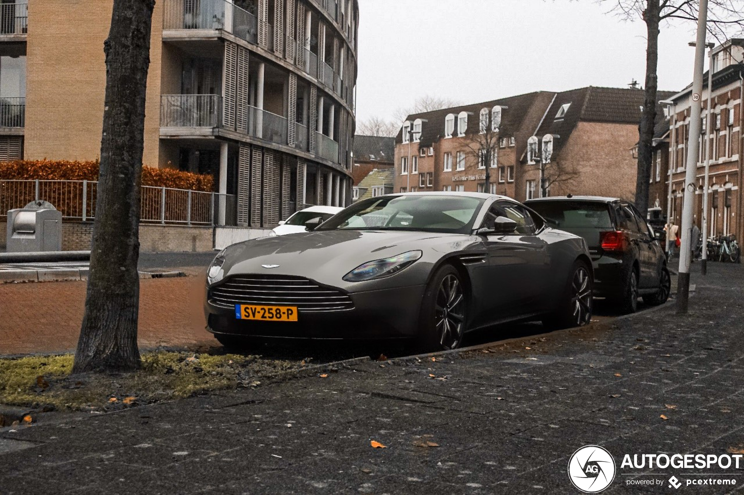 Aston Martin DB11 V8