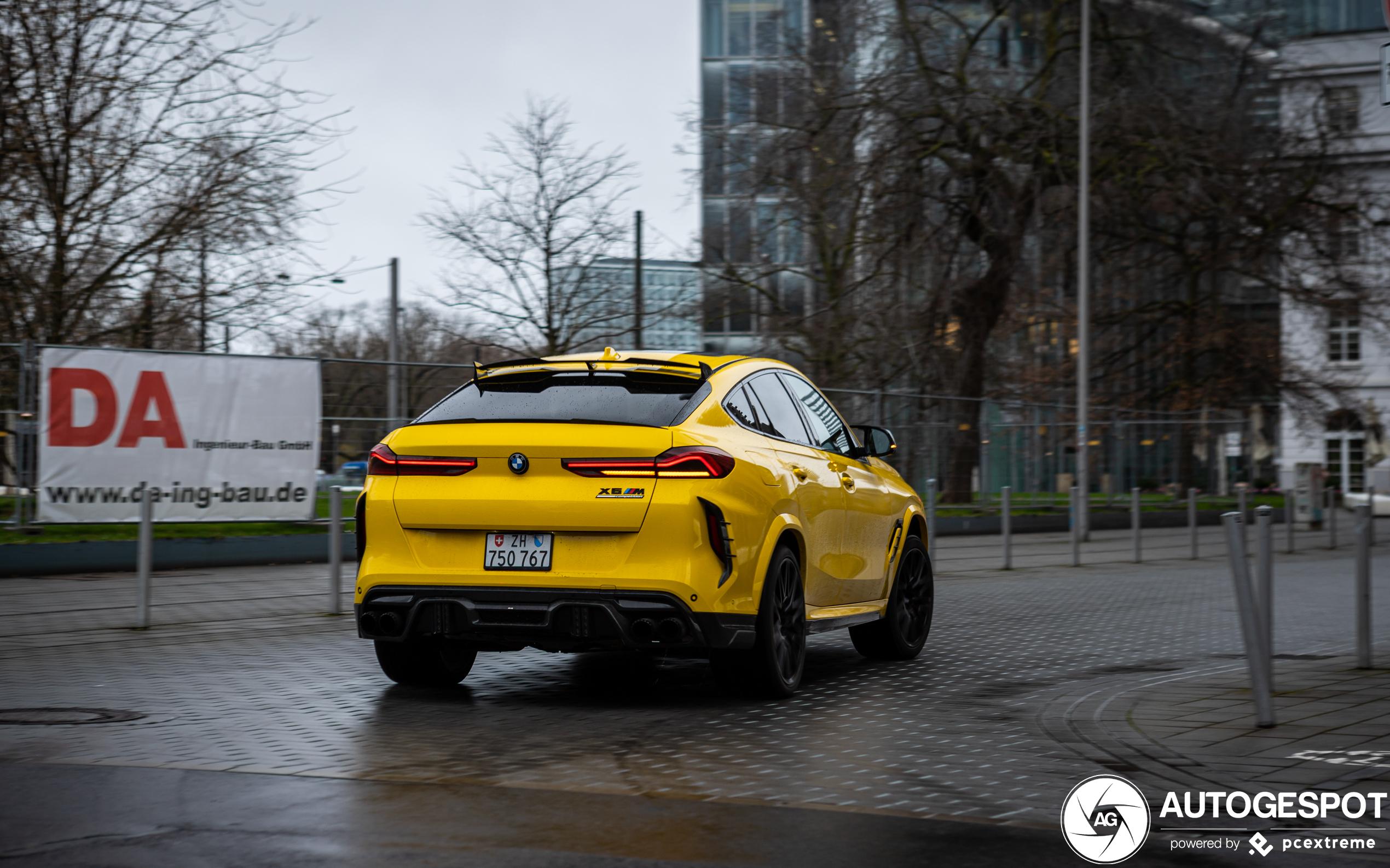 BMW X6 M schittert als het zonnetje