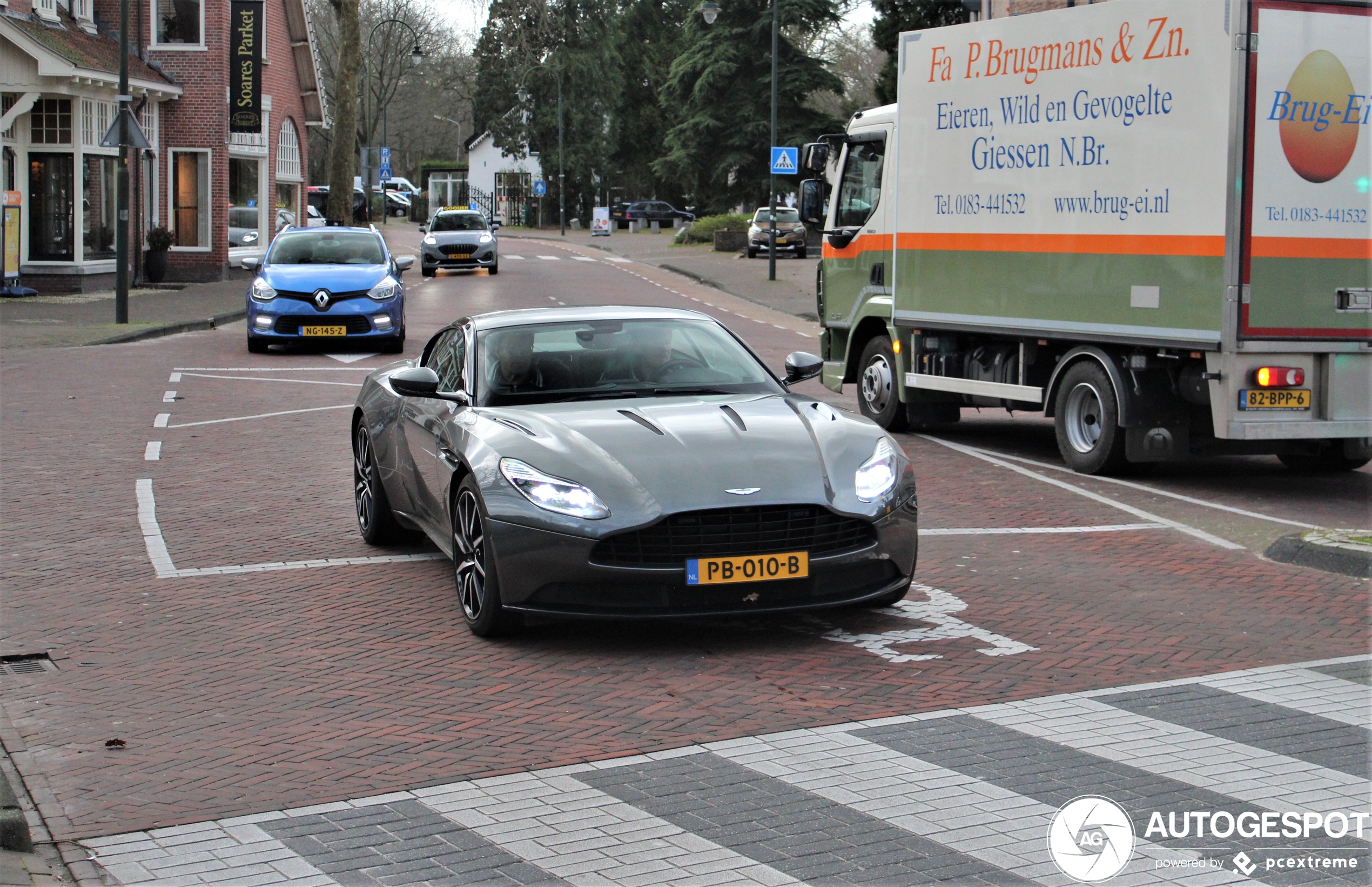 Aston Martin DB11