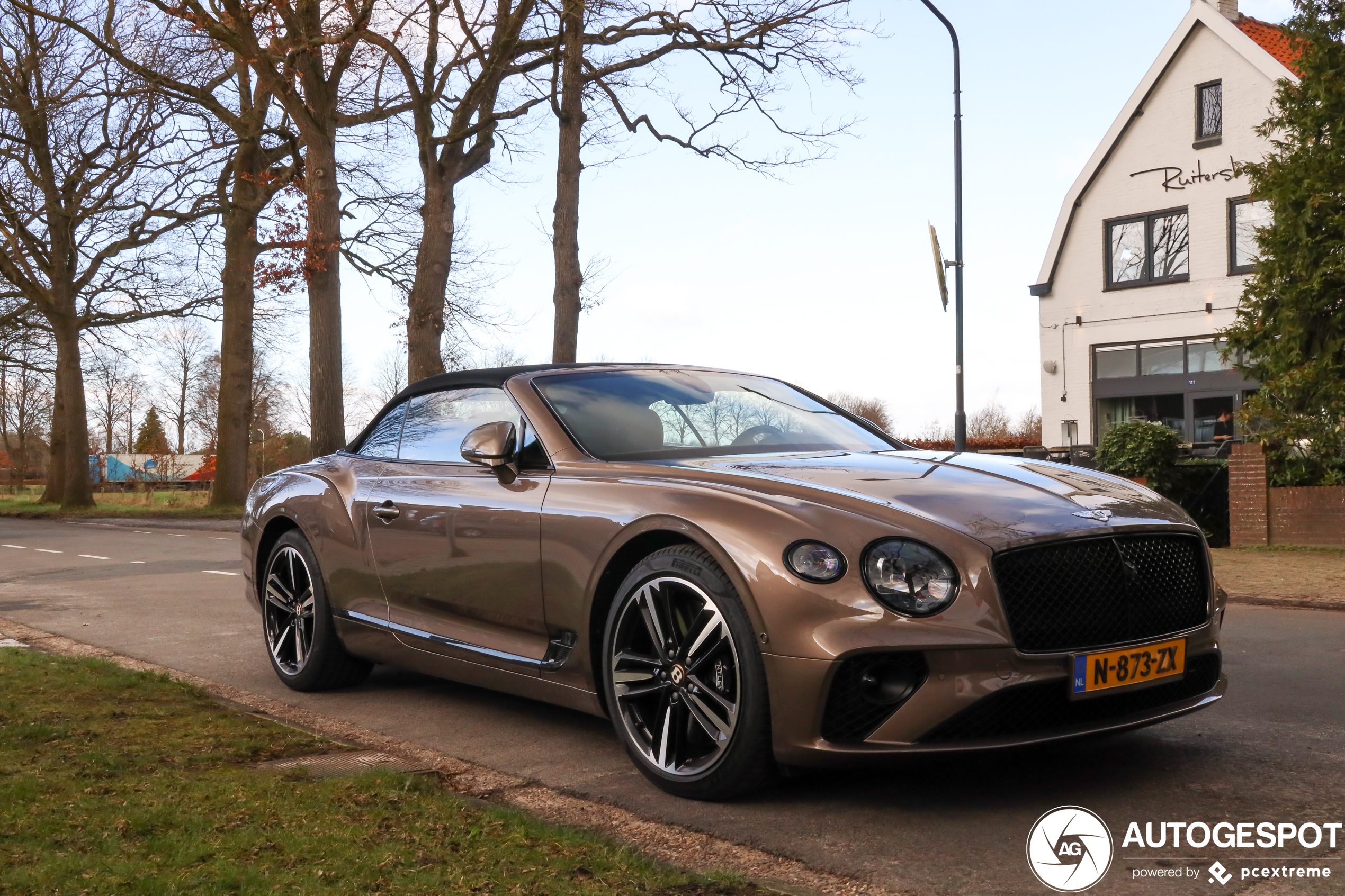 Bentley Continental GTC 2019