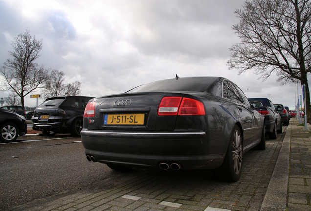 Audi S8 D3