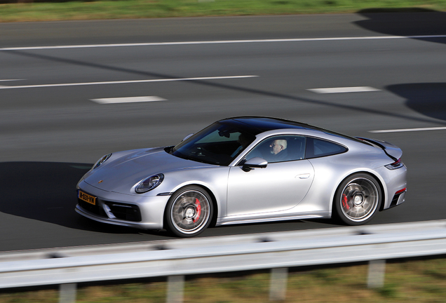 Porsche 992 Carrera 4S