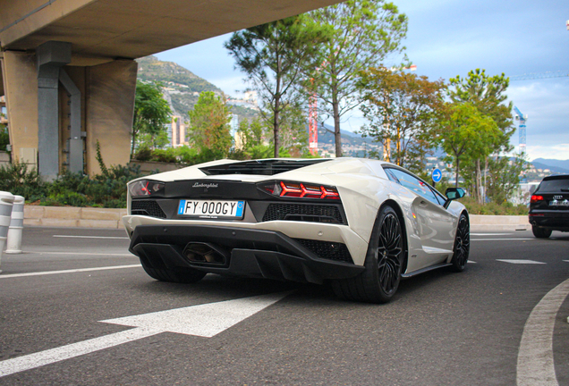 Lamborghini Aventador S LP740-4