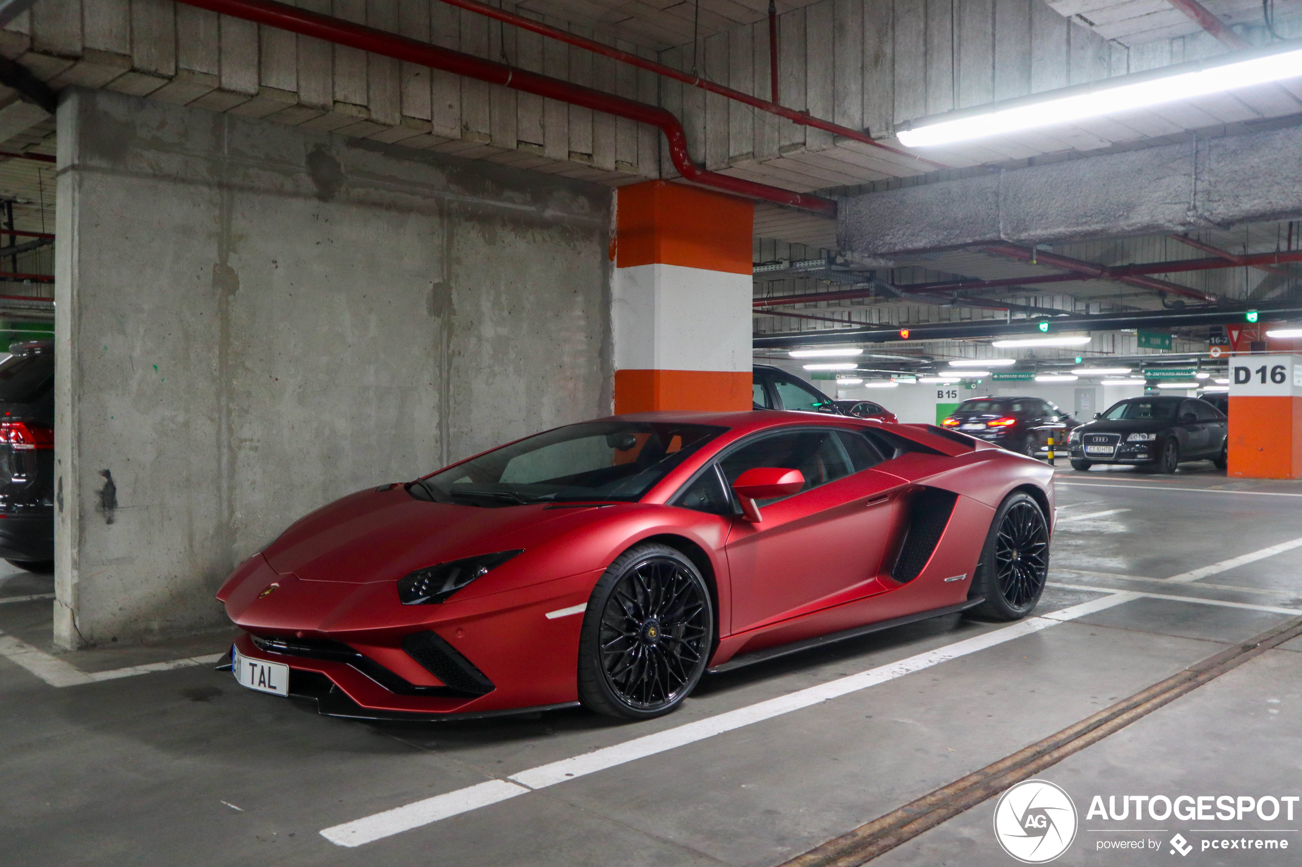 Lamborghini Aventador S LP740-4