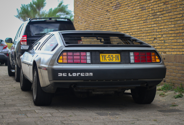 DeLorean DMC-12