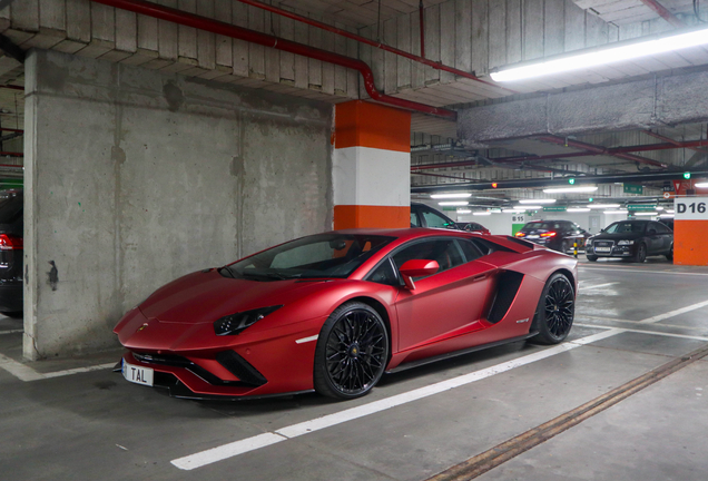 Lamborghini Aventador S LP740-4