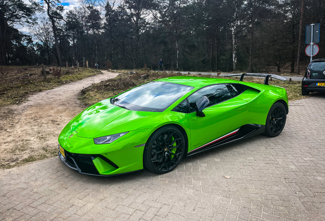 Lamborghini Huracán LP640-4 Performante