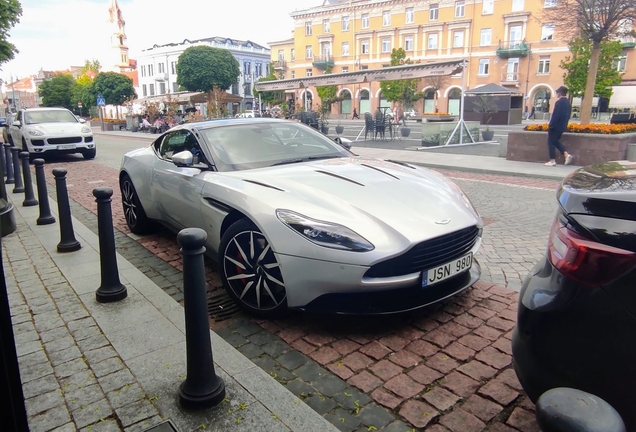 Aston Martin DB11