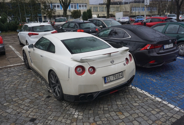 Nissan GT-R 2015