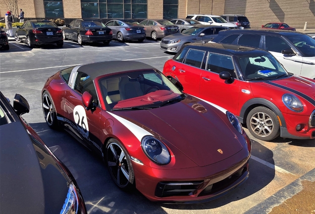 Porsche 992 Targa 4S Heritage Design Edition