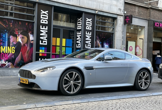 Aston Martin V12 Vantage