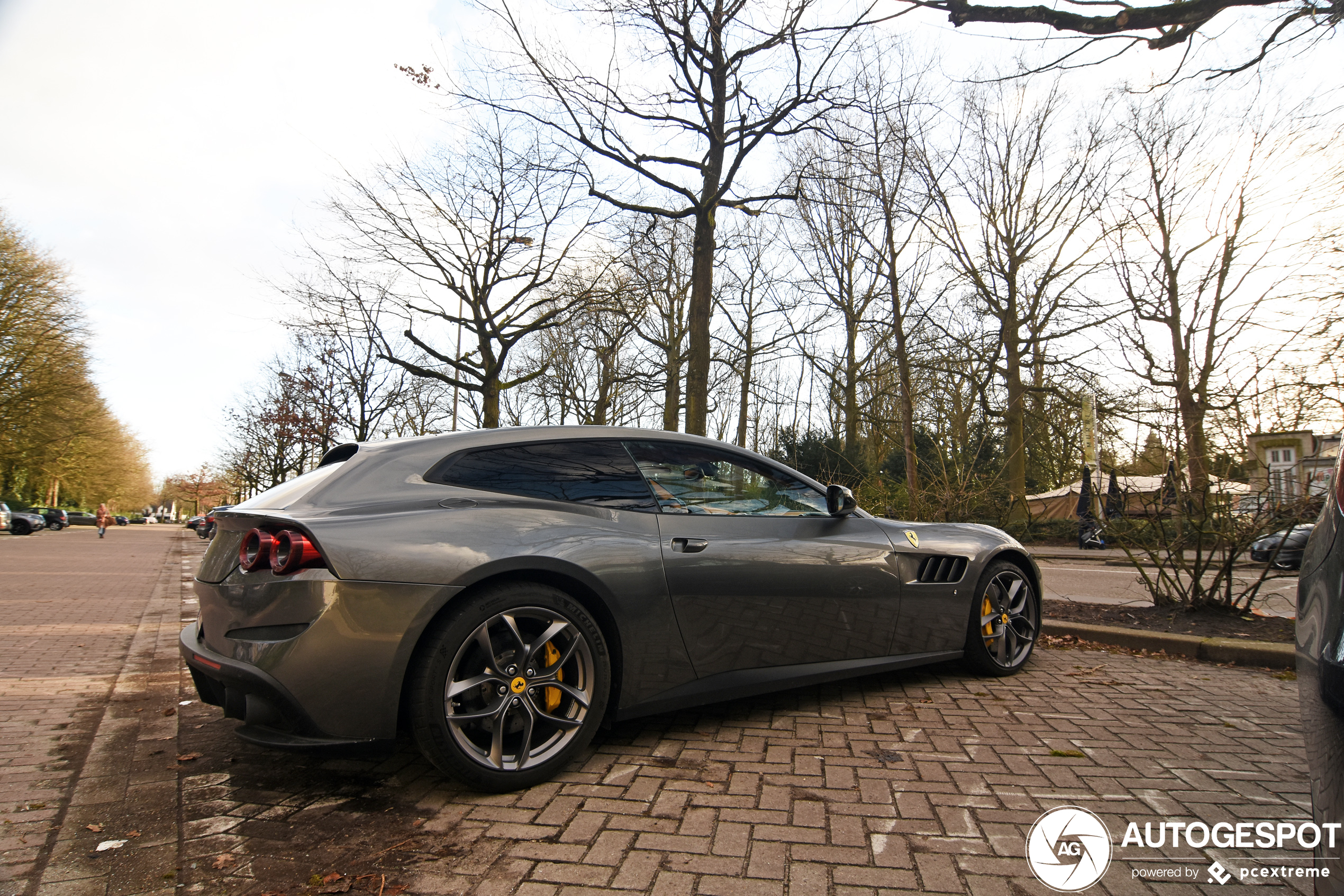 Ferrari GTC4Lusso T