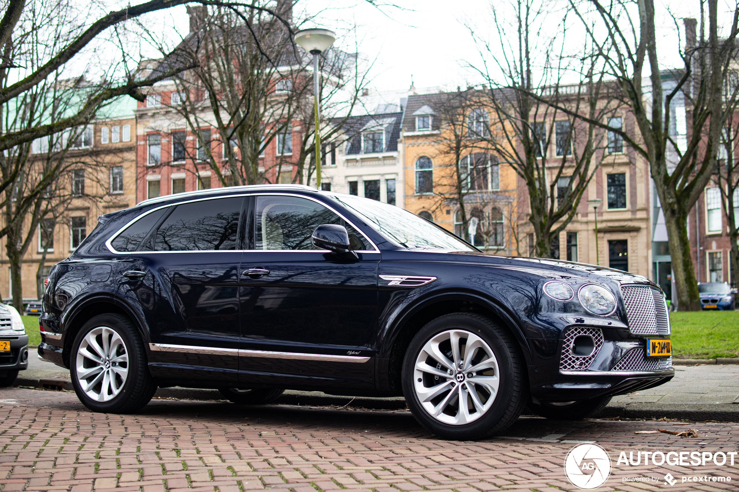 Bentley Bentayga Hybrid 2021