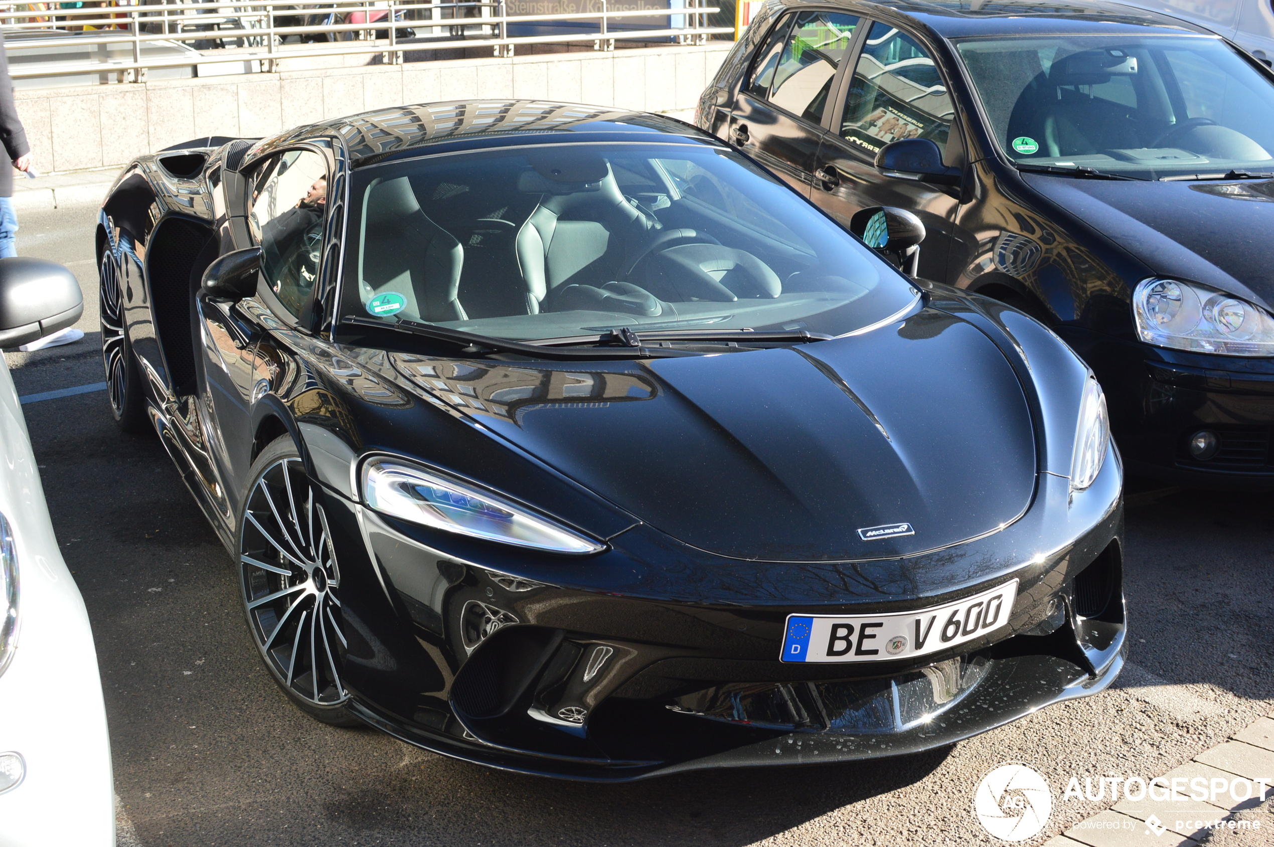 McLaren GT