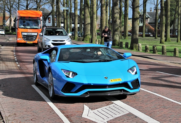 Lamborghini Aventador S LP740-4