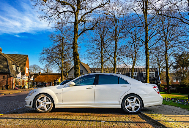 Mercedes-Benz S 65 AMG V221