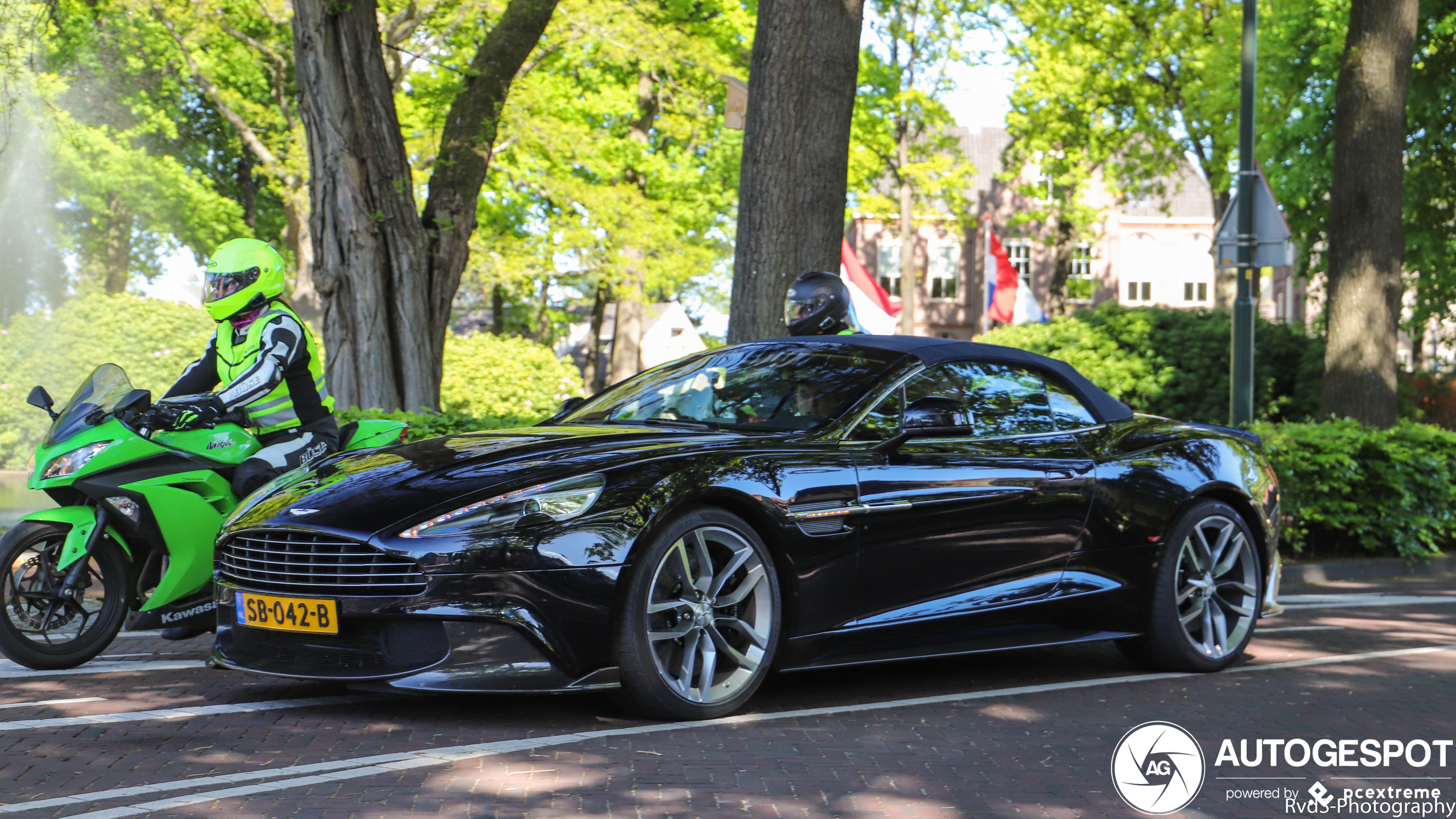 Aston Martin Vanquish S Volante 2017