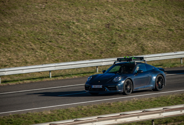 Porsche 992 Carrera 4S