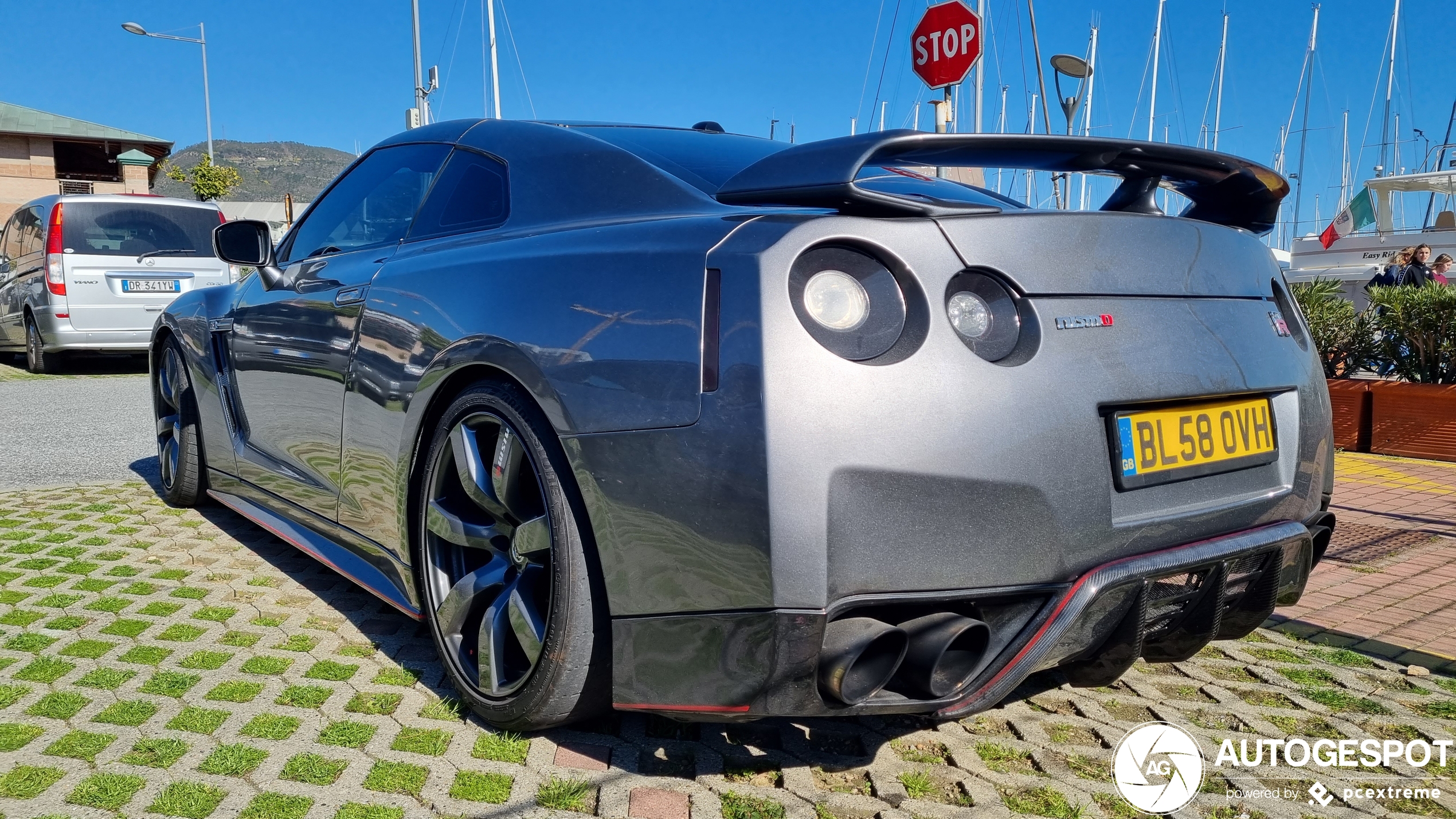 Nissan GT-R