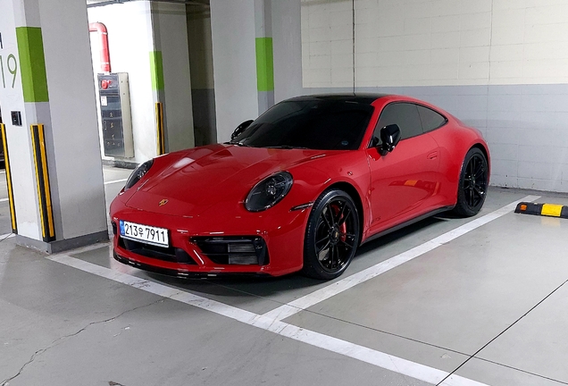 Porsche 992 Carrera 4 GTS