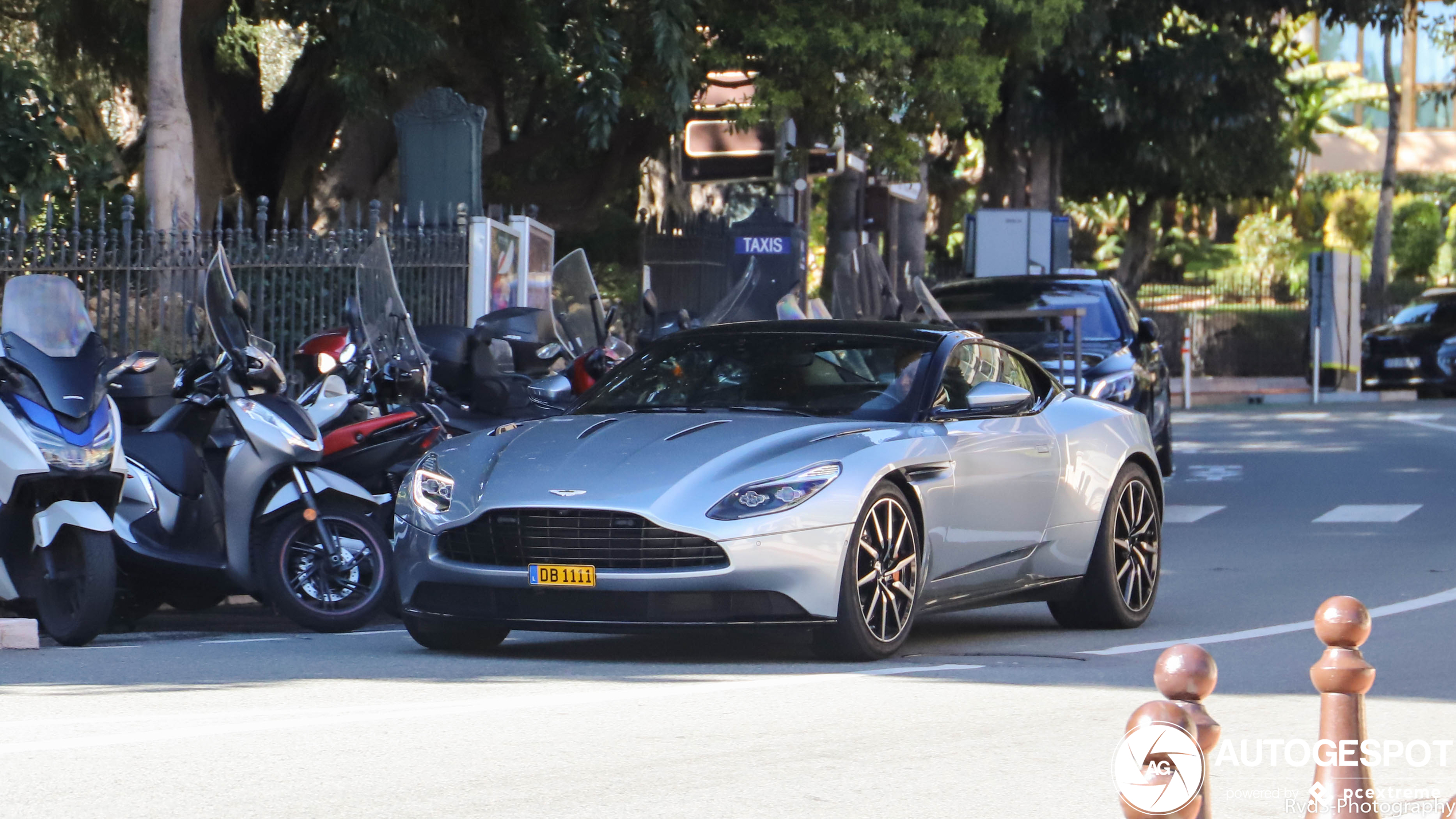 Aston Martin DB11