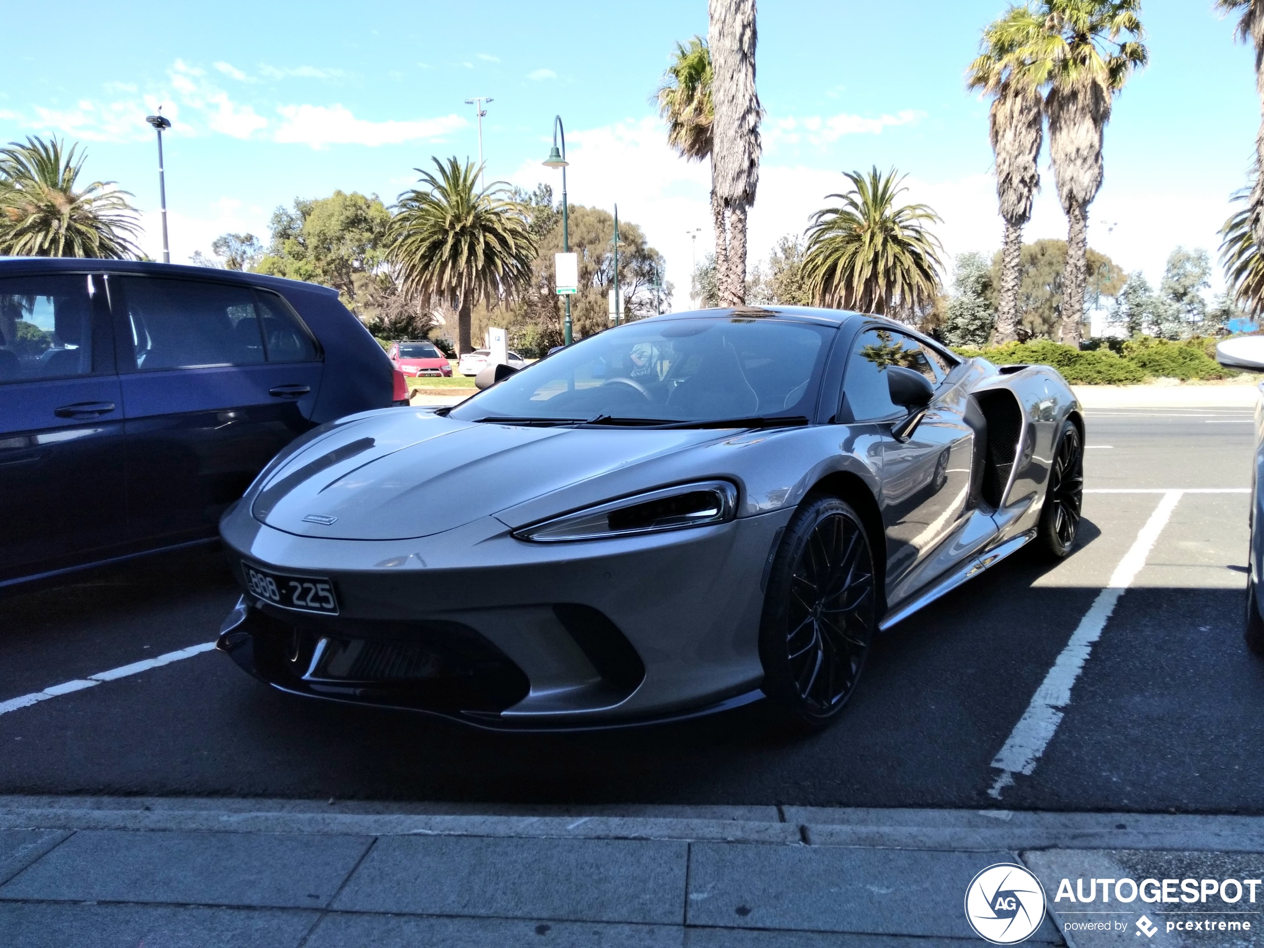 McLaren GT