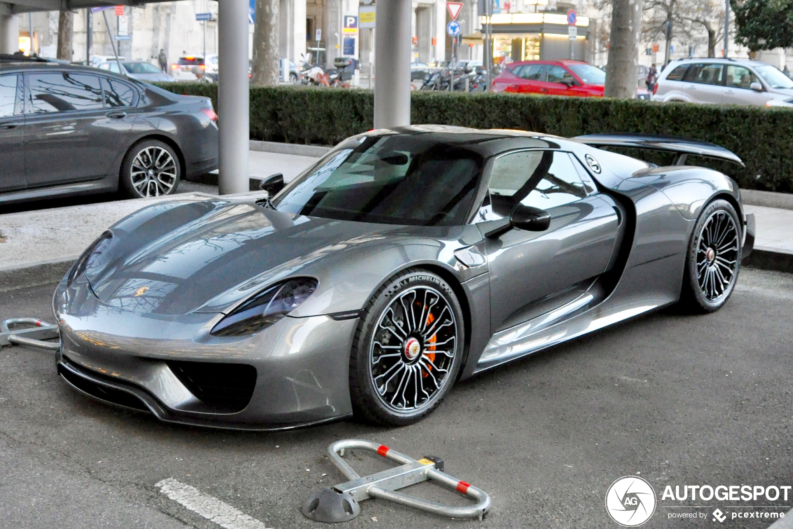 Porsche 918 Spyder Weissach Package