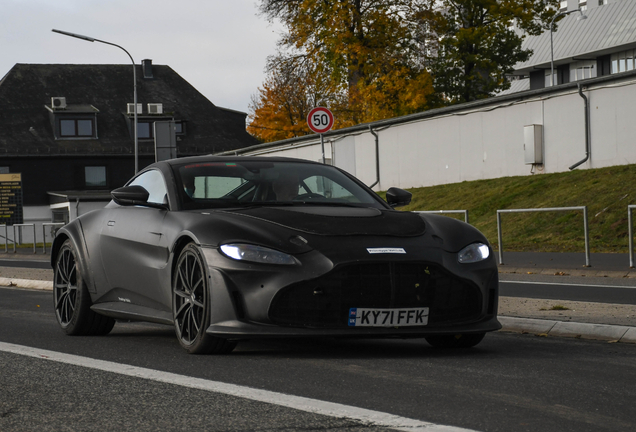 Aston Martin V12 Vantage 2023