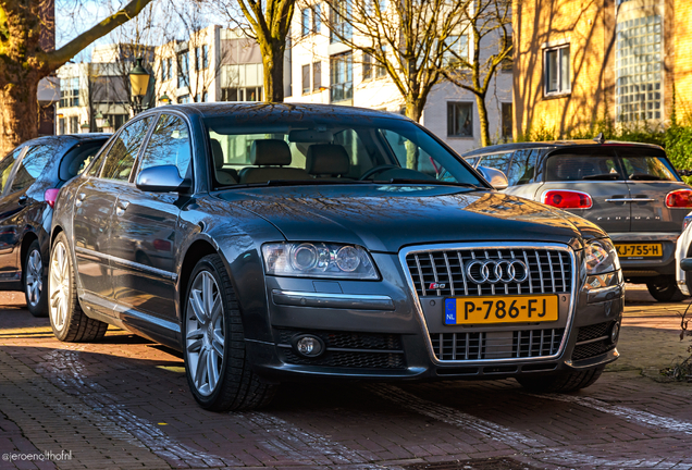 Audi S8 D3