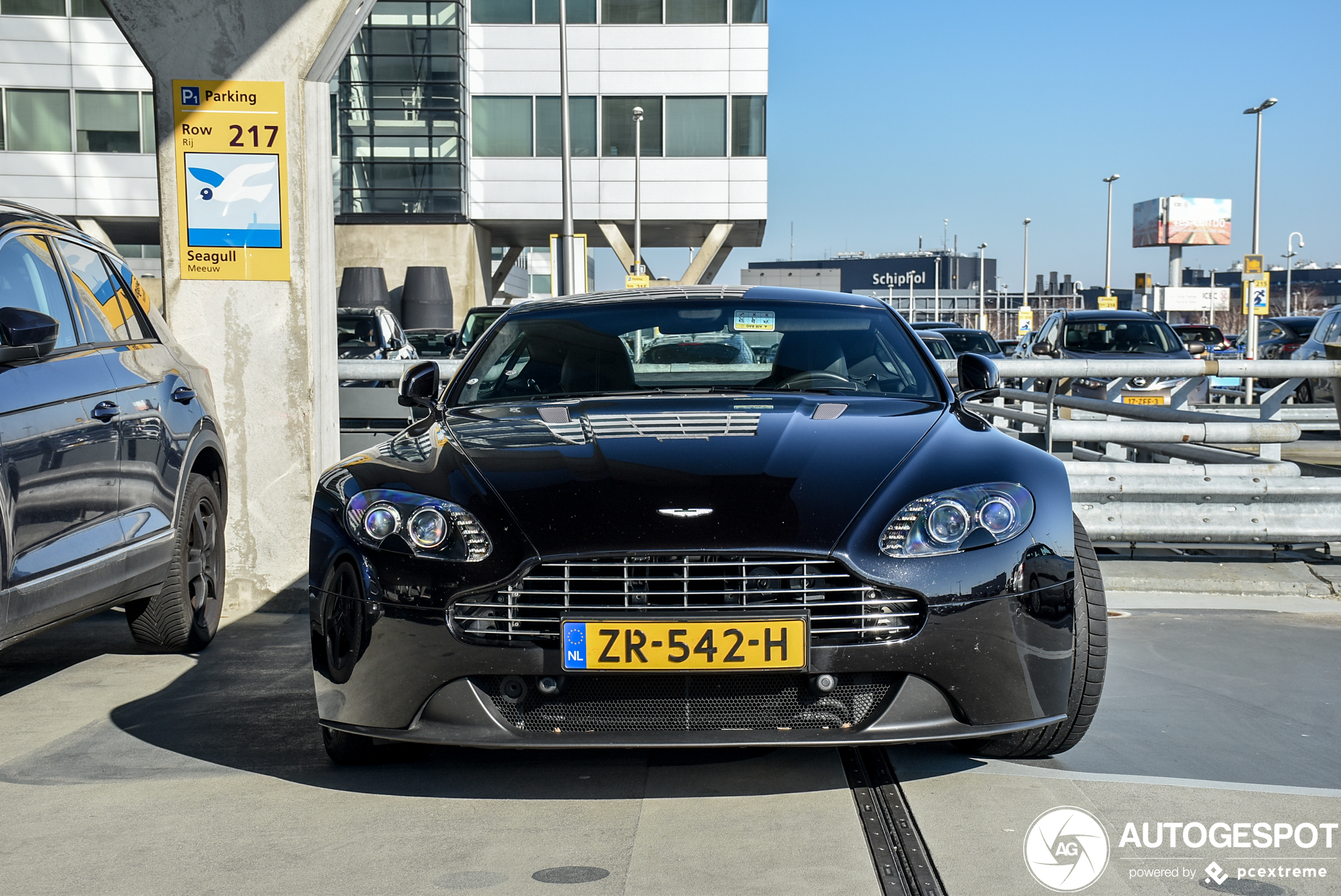 Aston Martin V8 Vantage 2012