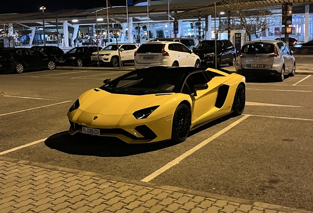 Lamborghini Aventador S LP740-4 Roadster