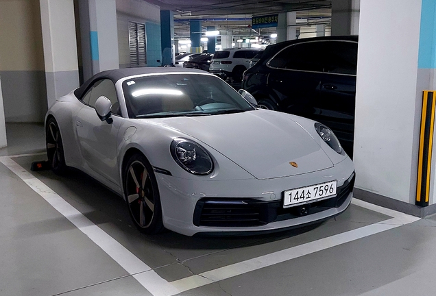 Porsche 992 Carrera 4S Cabriolet