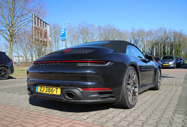 Porsche 992 Carrera 4S Cabriolet