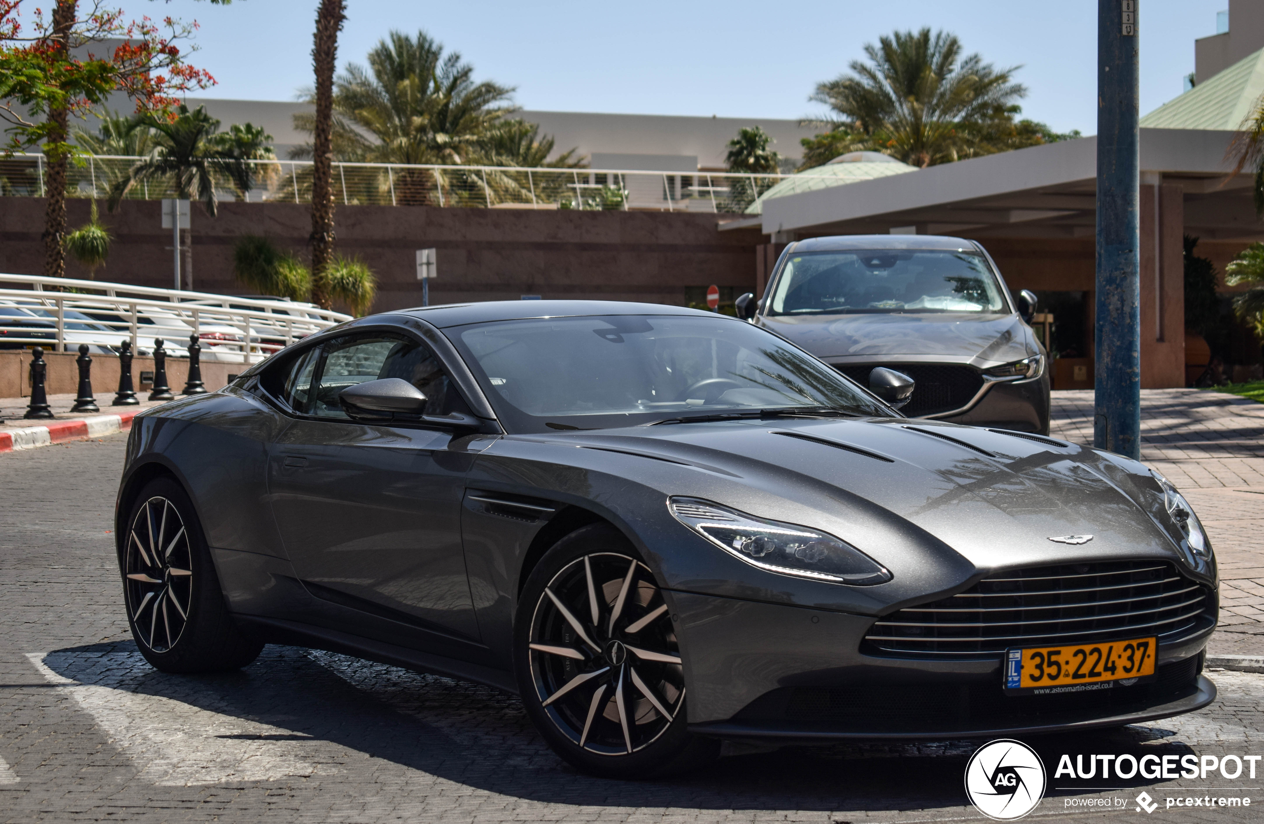 Aston Martin DB11