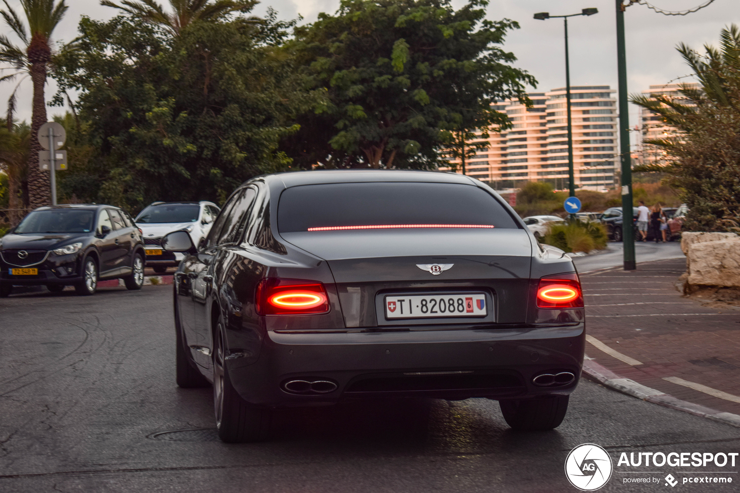 Bentley Flying Spur V8 S