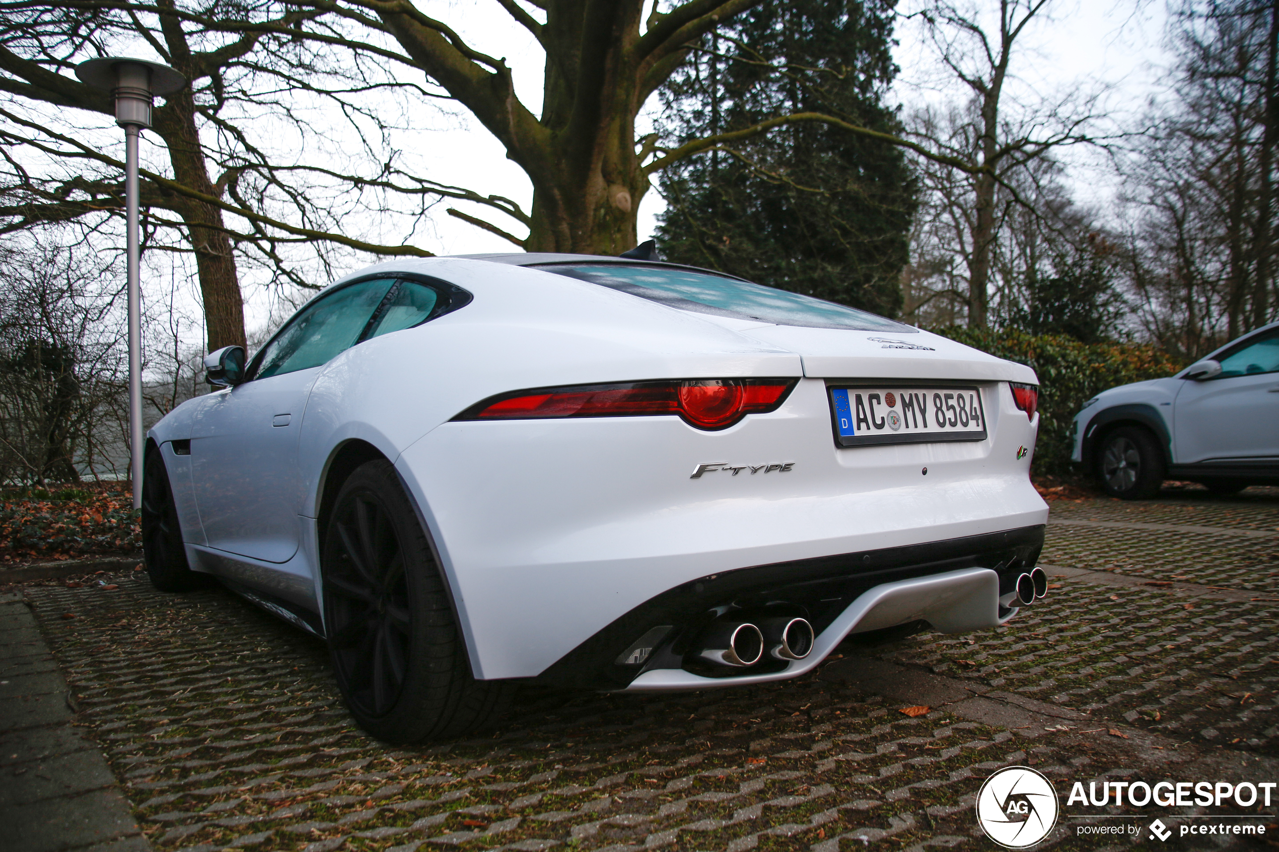 Jaguar F-TYPE R Coupé 2017