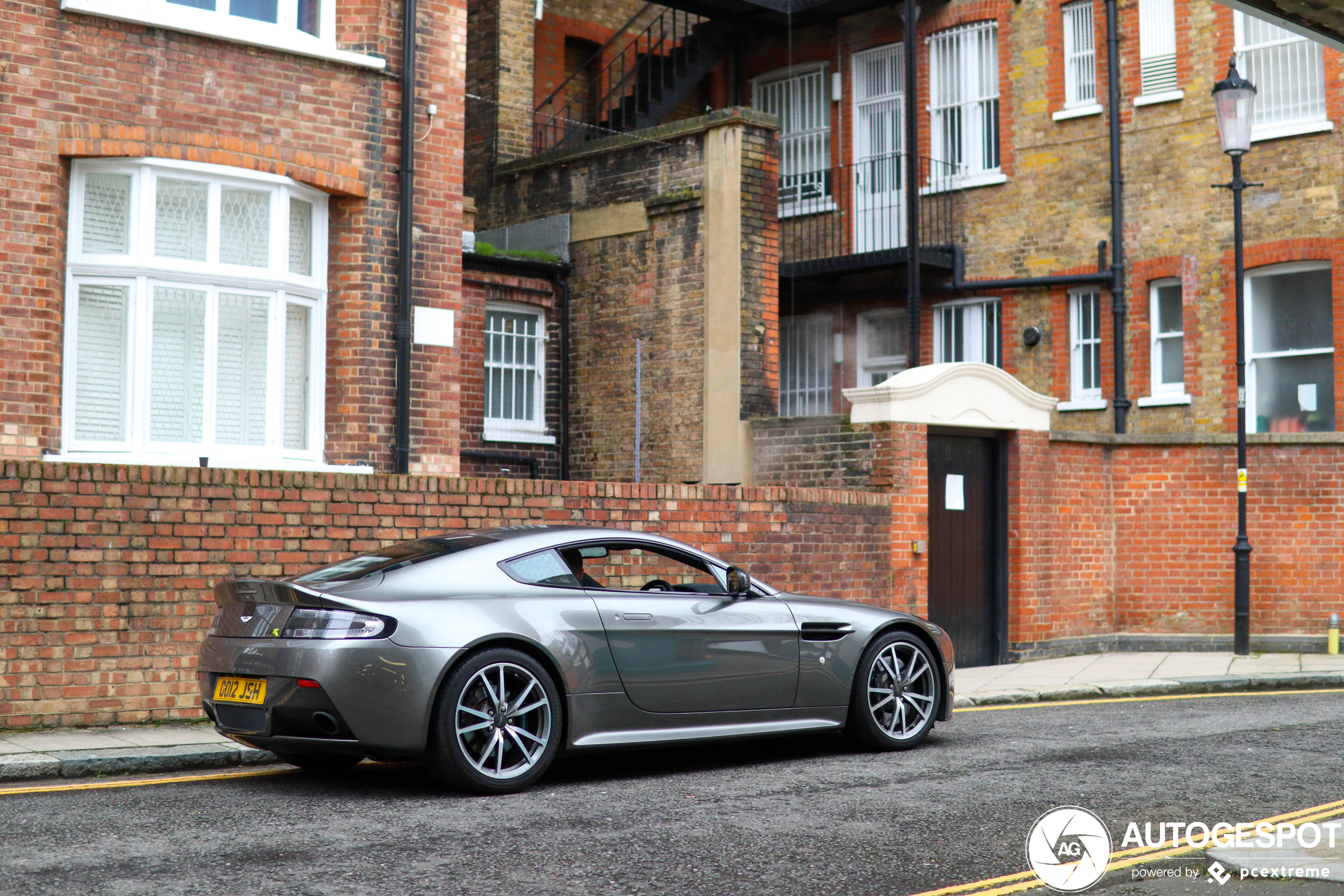 Aston Martin V8 Vantage AMR