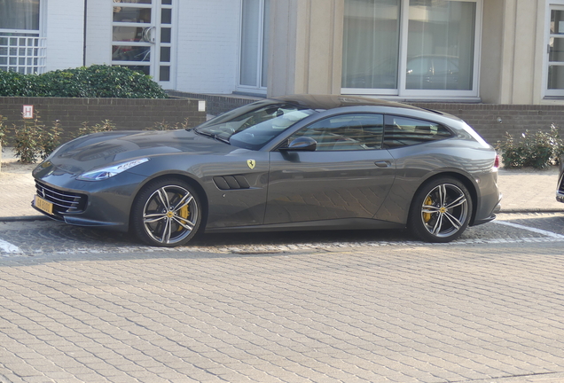 Ferrari GTC4Lusso