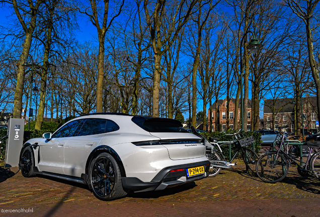 Porsche Taycan Turbo S Cross Turismo