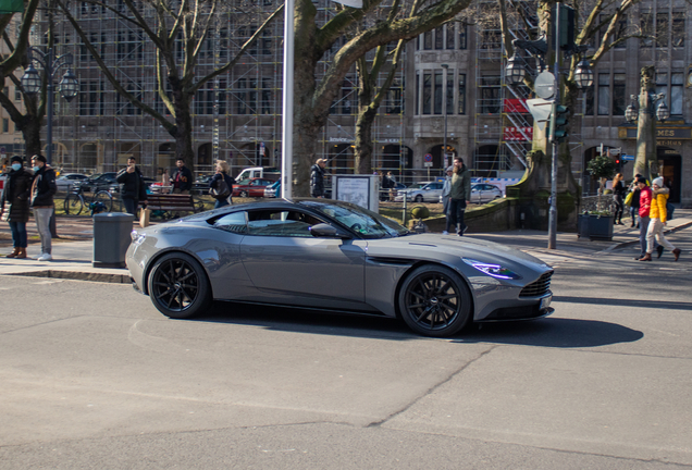 Aston Martin DB11 AMR