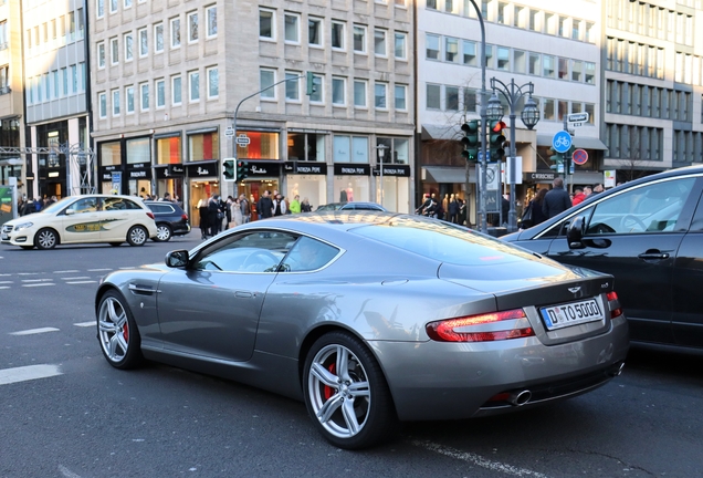 Aston Martin DB9